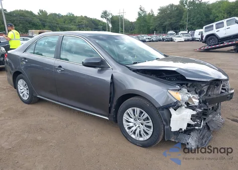 2014 Toyota Camry Le z USA, uszkodzony, nr VIN 4T1BF1FK5EU357899